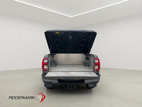 Toyota HiLux 14 of 30