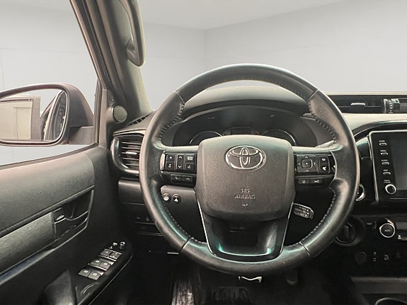 Toyota HiLux 20 of 30