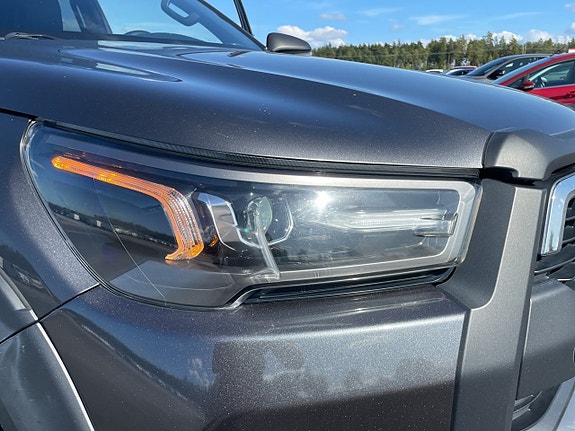Toyota HiLux 11 of 30