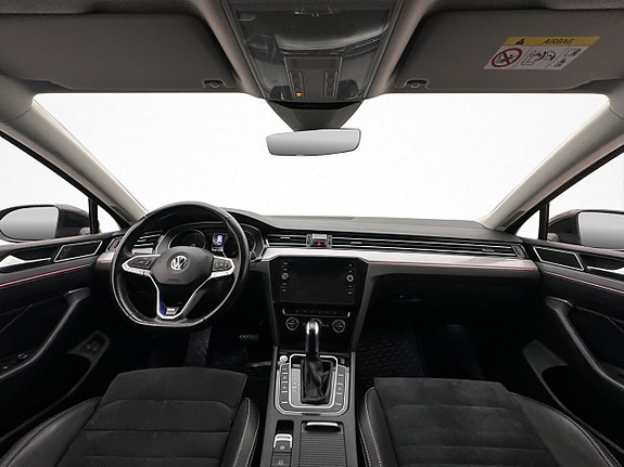 Volkswagen Passat 13 of 30