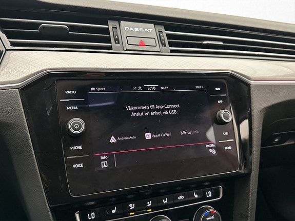 Volkswagen Passat 18 of 30