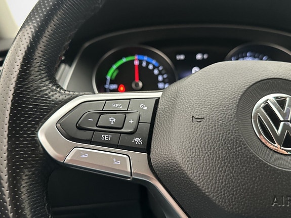 Volkswagen Passat 22 of 30