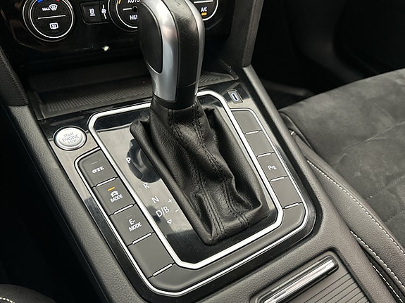 Volkswagen Passat 28 of 30