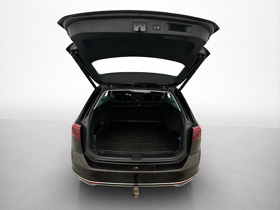 Volkswagen Passat 10 of 30