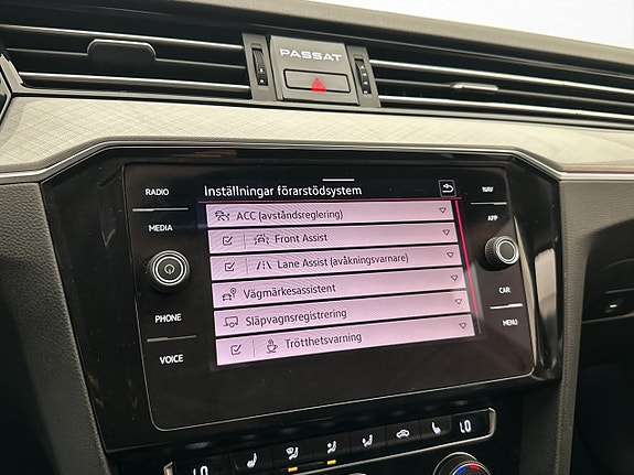 Volkswagen Passat 19 of 30
