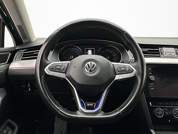Volkswagen Passat 23 of 30