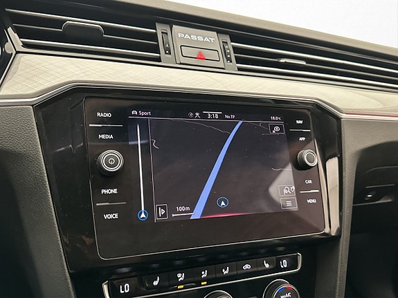 Volkswagen Passat 17 of 30