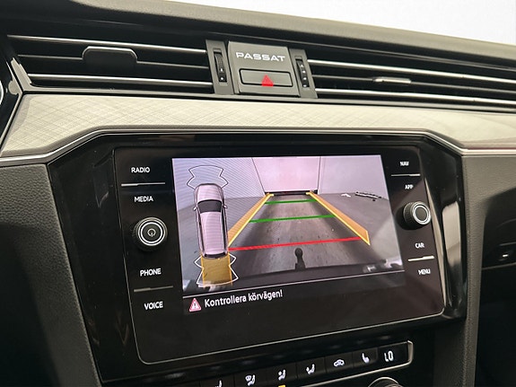 Volkswagen Passat 21 of 30