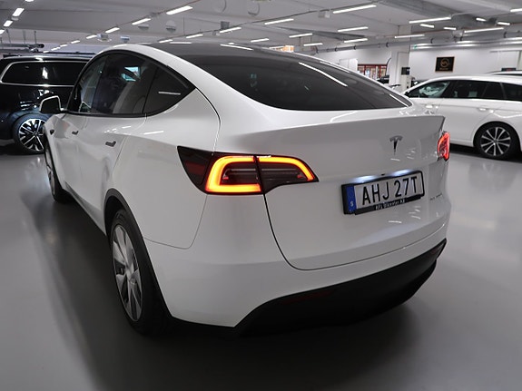 Tesla Model Y 10 of 30
