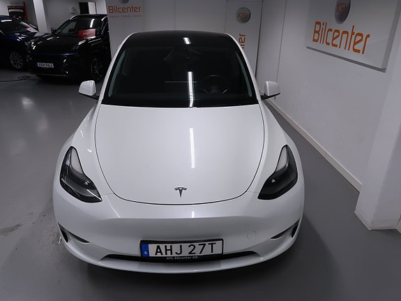 Tesla Model Y 13 of 30