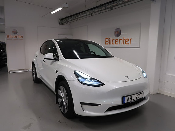 Tesla Model Y 5 of 30