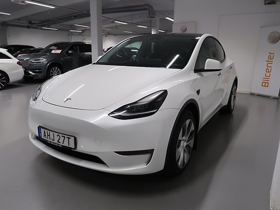 Tesla Model Y 11 of 30