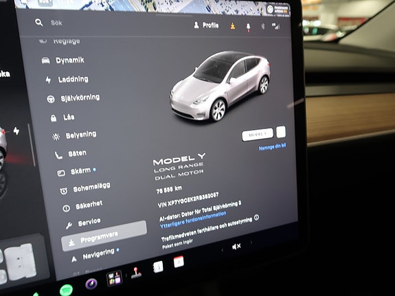 Tesla Model Y 24 of 30