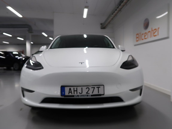 Tesla Model Y 12 of 30