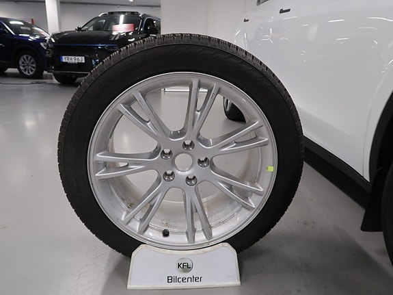 Tesla Model Y 15 of 30