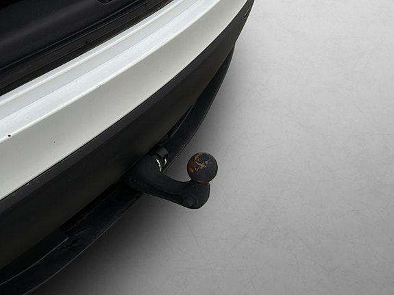 Tesla Model Y 10 of 30