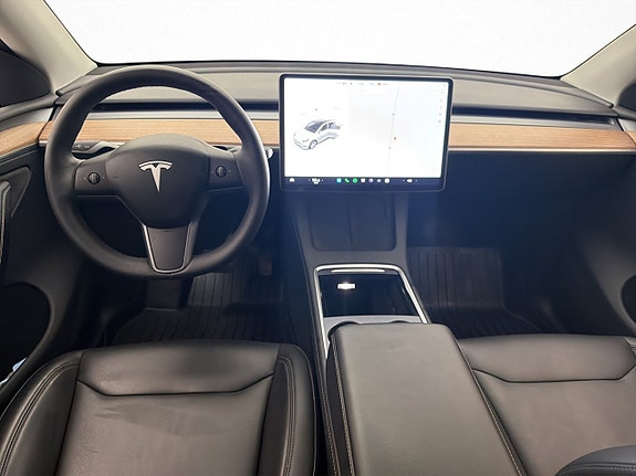 Tesla Model Y 14 of 30