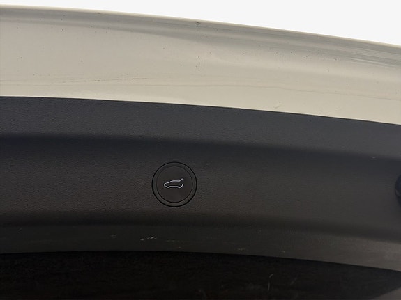 Tesla Model Y 22 of 30
