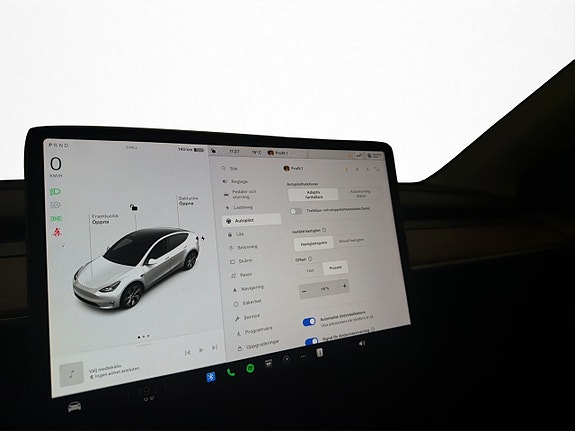Tesla Model Y 18 of 30