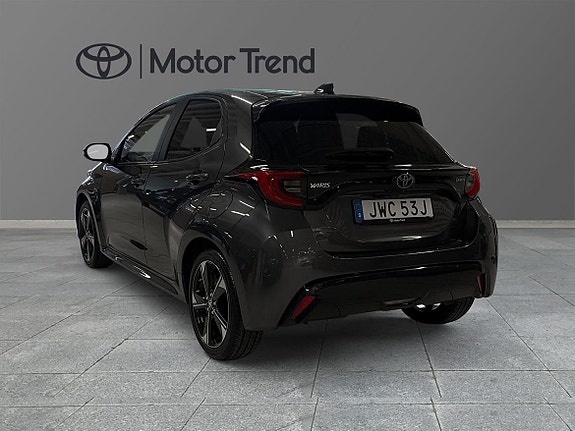 Toyota Yaris 2 of 11