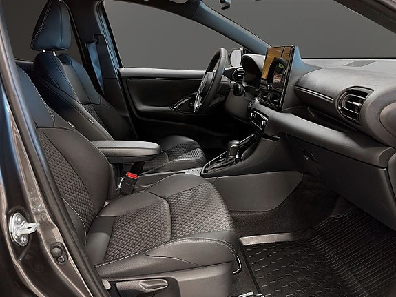 Toyota Yaris 7 of 11