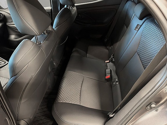 Toyota Yaris 8 of 11