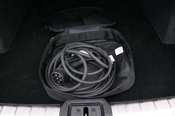 Porsche Taycan 4S 25 of 27