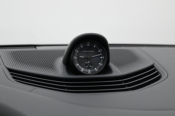 Porsche Taycan 4S 18 of 27