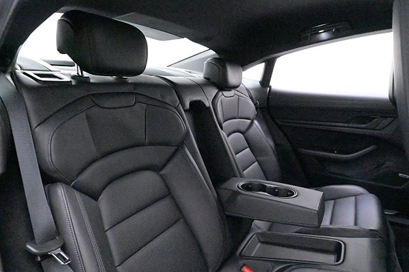 Porsche Taycan 4S 21 of 27