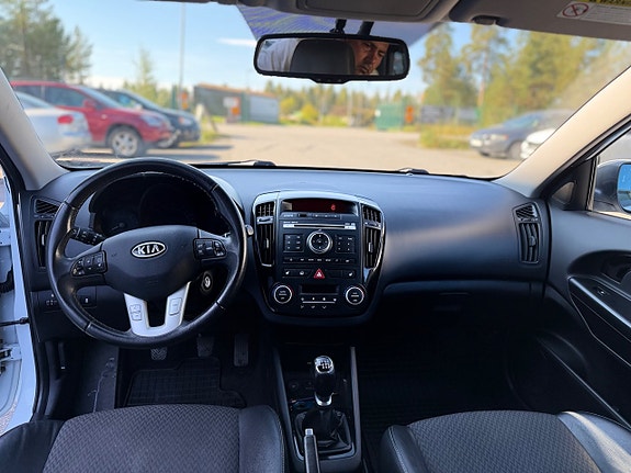 Kia Ceed 4 of 17
