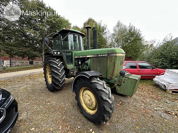 John Deere 4440 3 of 27
