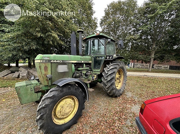 John Deere 4440