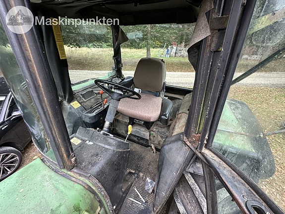 John Deere 4440 11 of 27