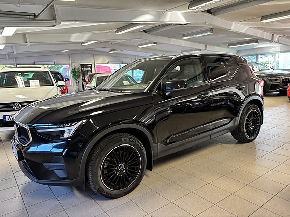 Volvo XC40 3 of 14