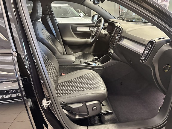 Volvo XC40 8 of 14