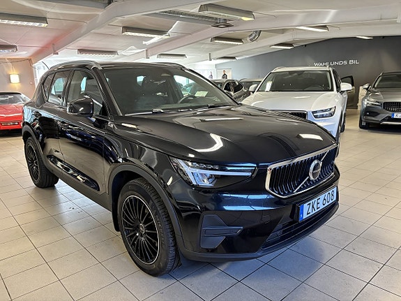 Volvo XC40 2 of 14