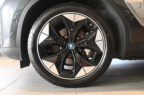 BMW iX3 5 of 30