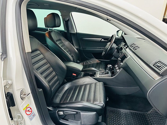 Volkswagen Passat 14 of 23