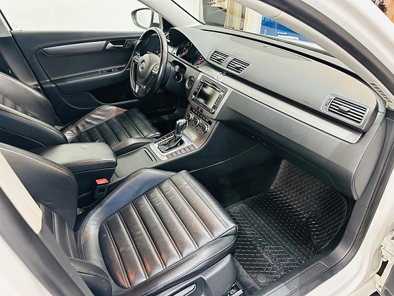 Volkswagen Passat 15 of 23