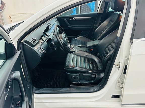 Volkswagen Passat 11 of 23