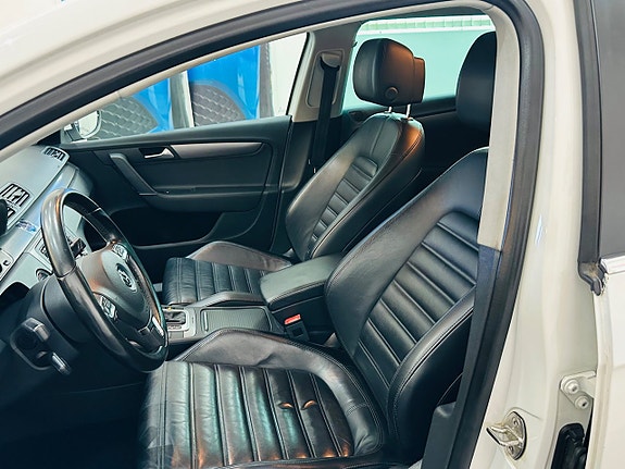 Volkswagen Passat 12 of 23