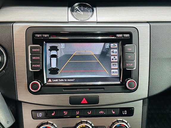 Volkswagen Passat 20 of 23