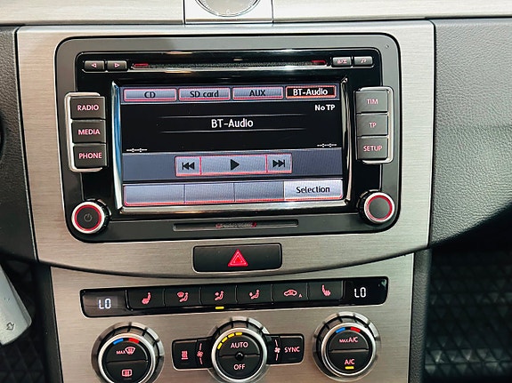 Volkswagen Passat 19 of 23