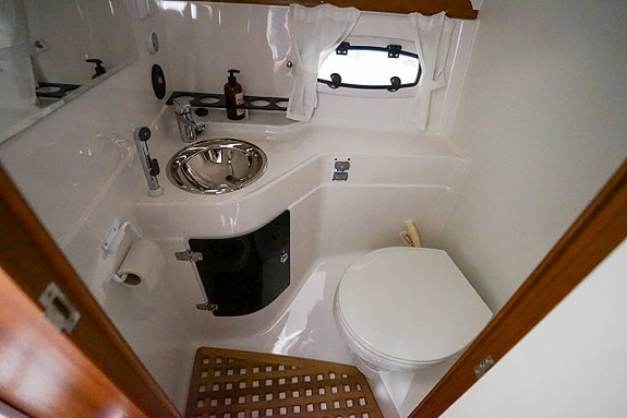 Aquador 28 HT 10 of 23