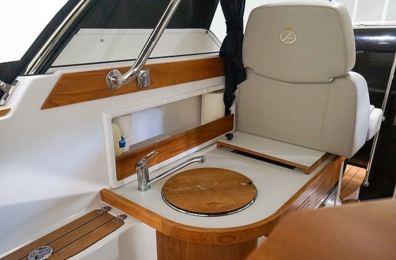 Aquador 28 HT 11 of 23