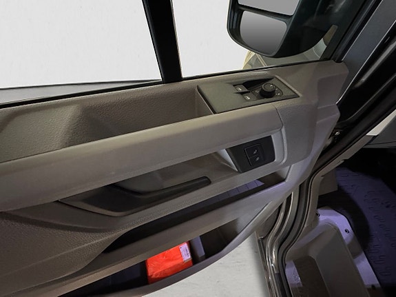 Volkswagen Crafter 8 of 12