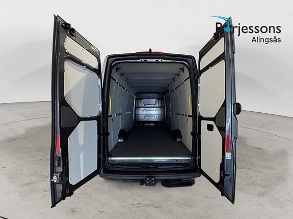 Volkswagen Crafter 12 of 12