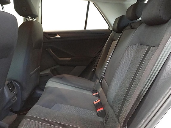 Volkswagen T-Roc 8 of 10