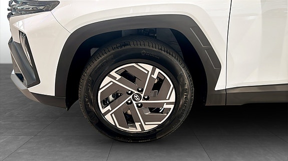 Hyundai Tucson 9 of 12