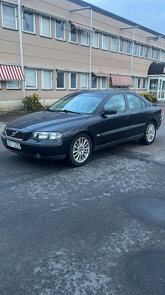 Volvo S60 2 of 5